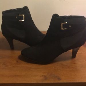 Dexflex comfort black heeled booties